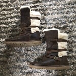 ❤️‍🔥Classic Trendy UGG Boots with Original Box Size 6❤️‍🔥